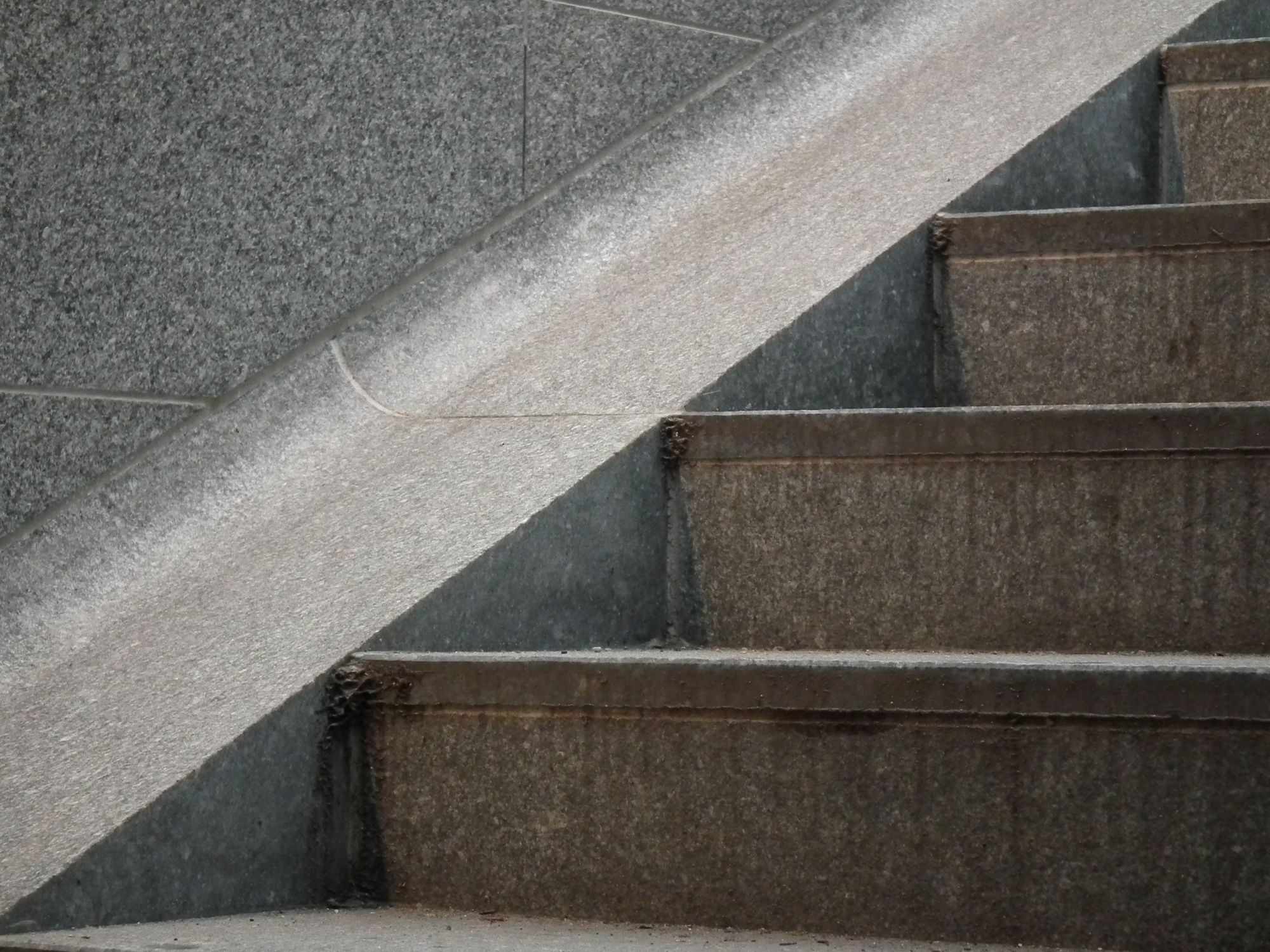 Close-up of the side edge of the stairs, showing the integrated bike ramp, and its curve to blend it to the wall (and therefore avoid 'grabbing' tyres).
