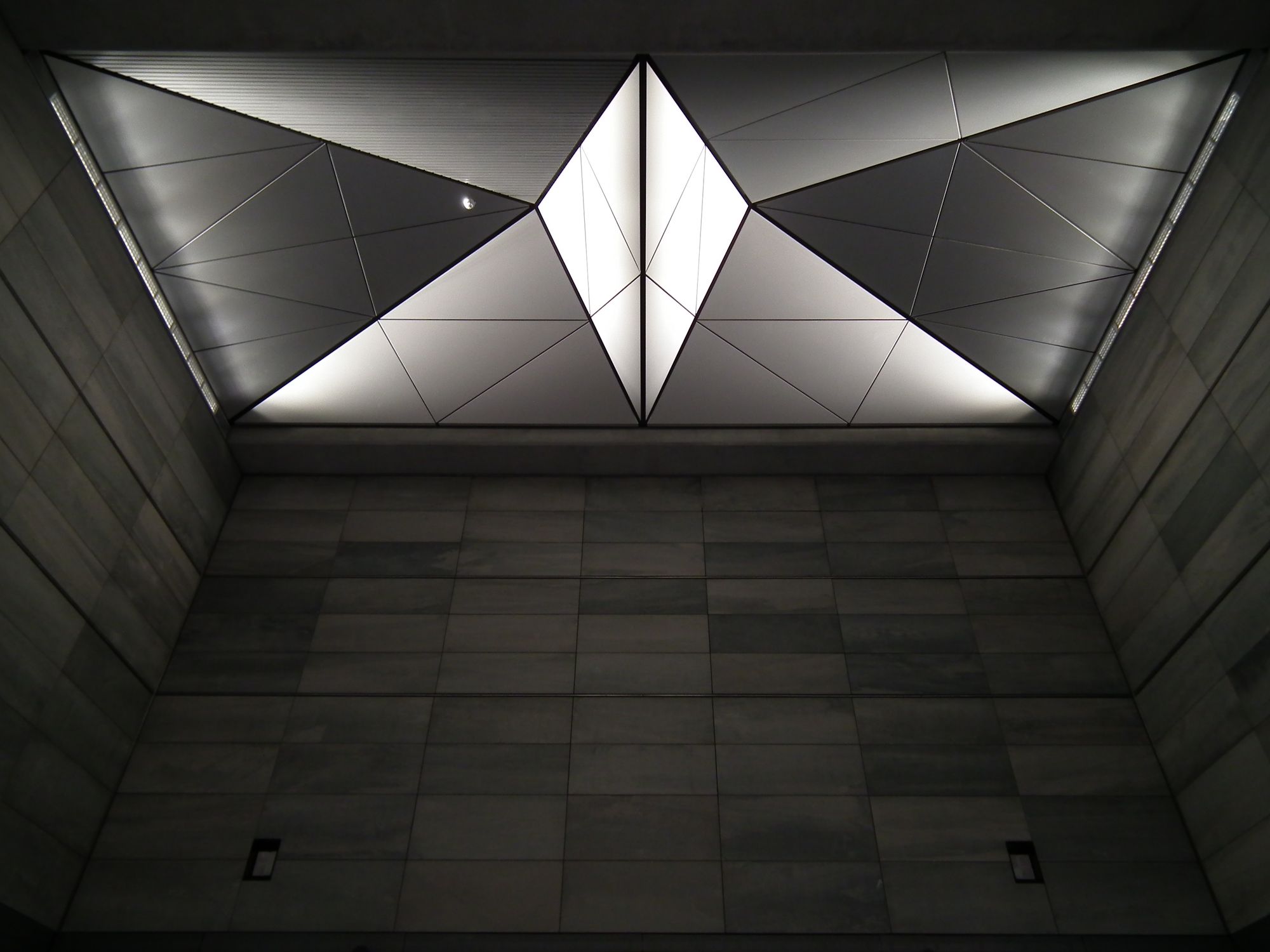 Closeup of the skylight / roof area. Nice triangular geometry with different shades depending on the lighting.